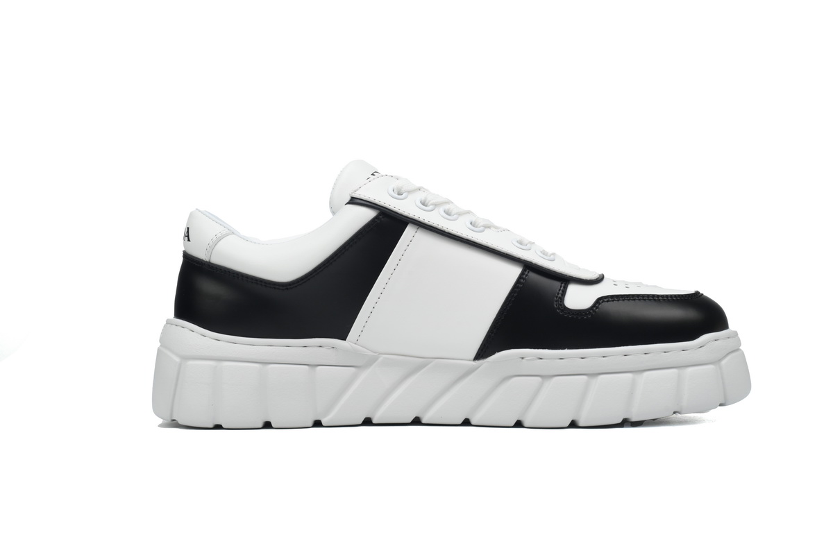 Prada Low-Top Sneakers Serrated Black And White