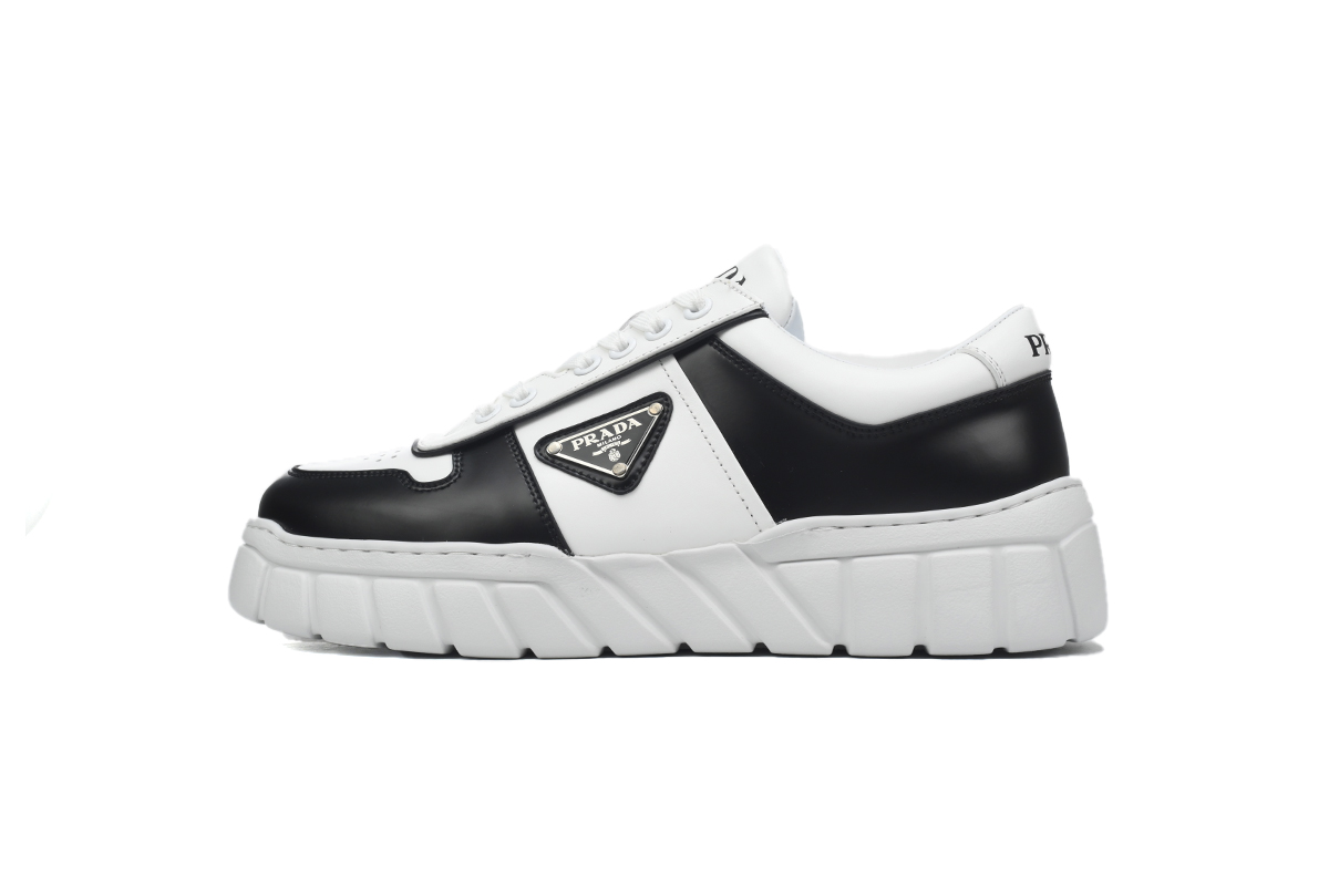 Prada Low-Top Sneakers Serrated Black And White