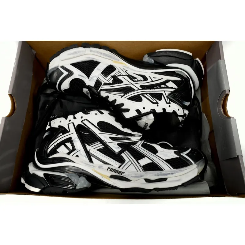 Balenciaga Runner Black White 677402W3RB29010