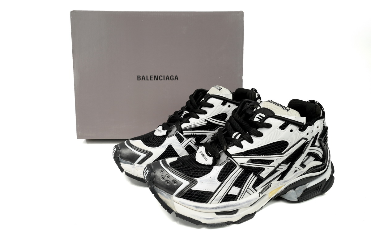 Balenciaga Runner Black White 677402W3RB29010