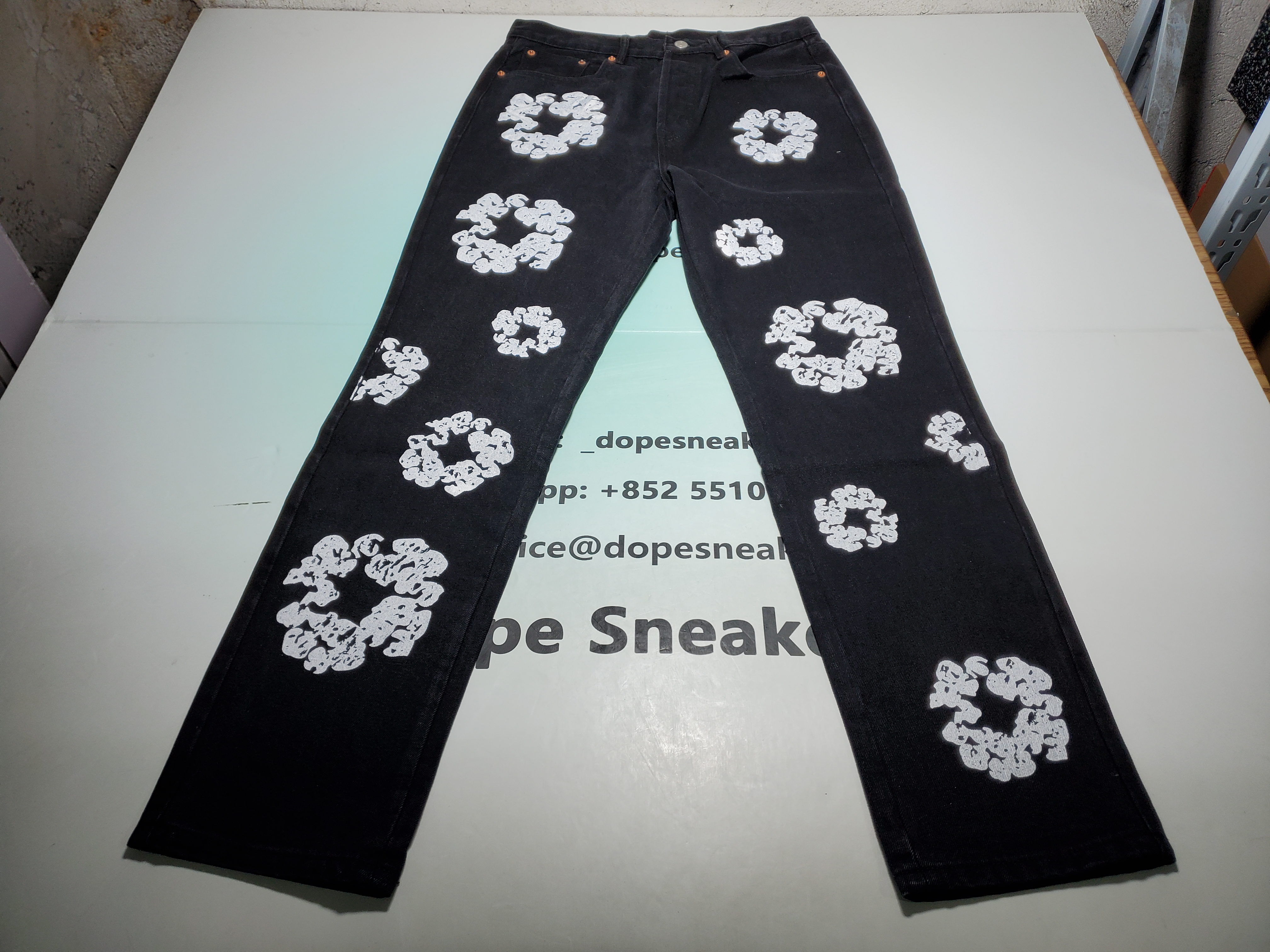 DT The Cotton Wreath Jeans Black