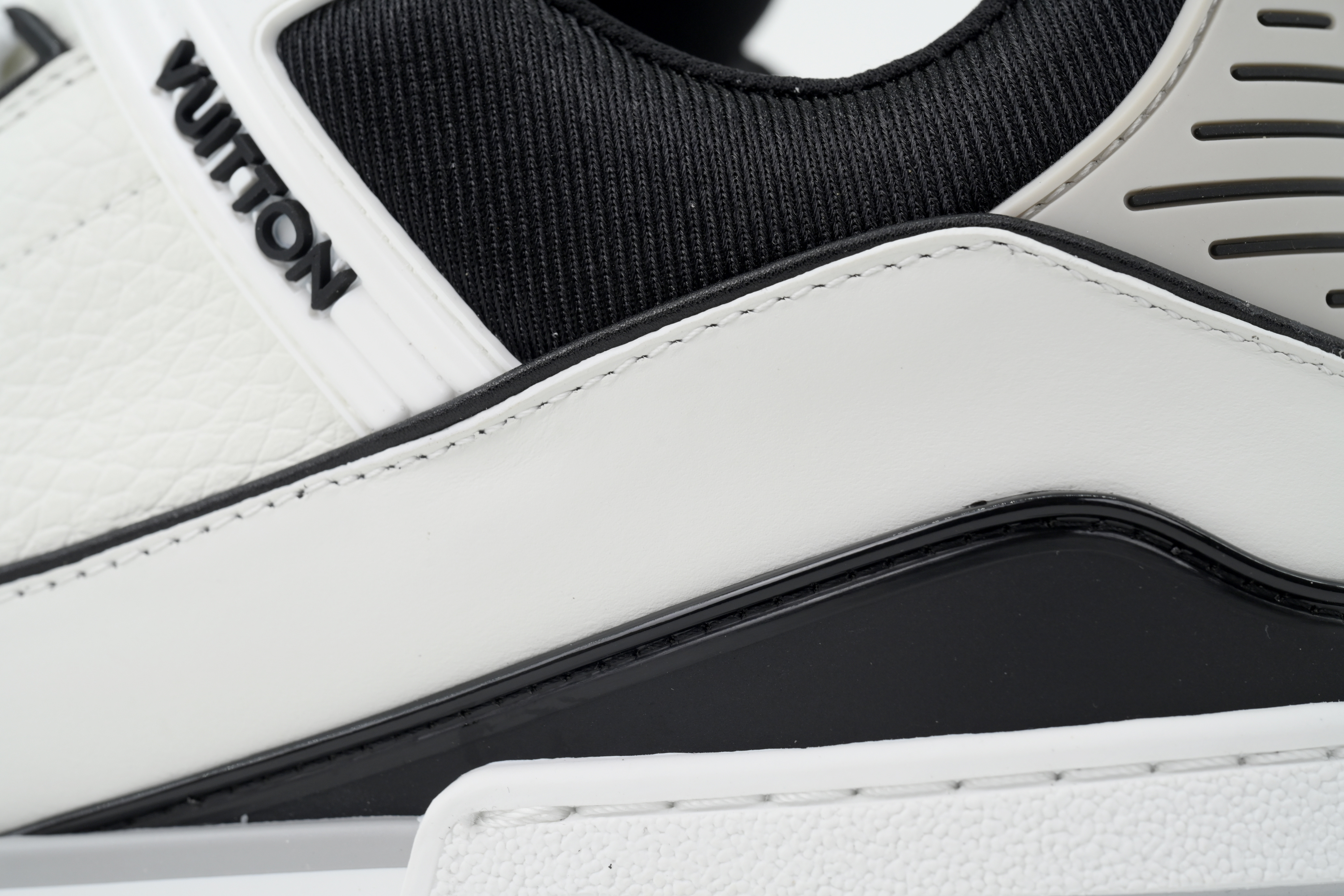 Louis Vuitton New Black And White