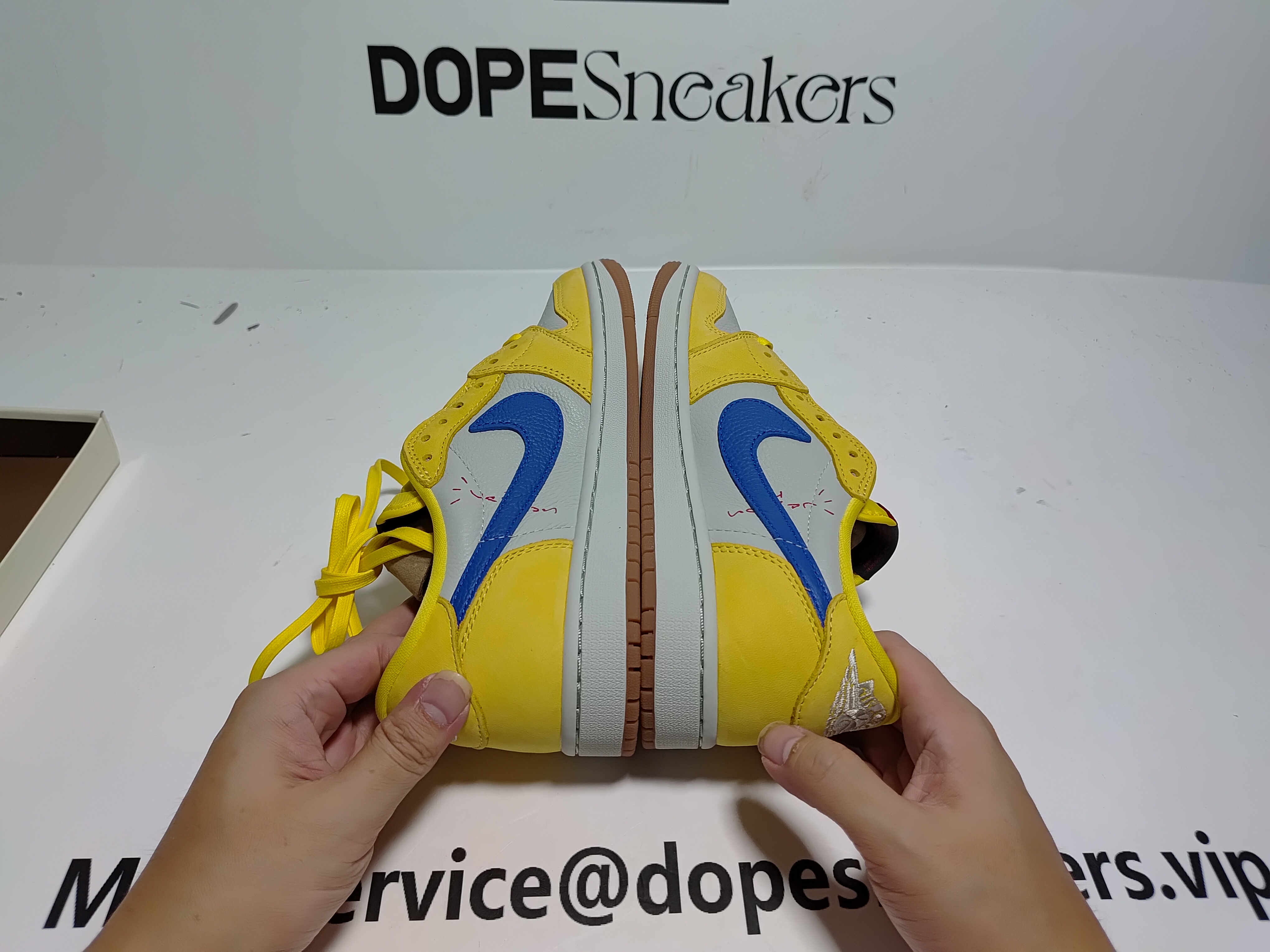 Travis Scott x Air Jordan 1 Low OG 'Canary' DZ4137-700