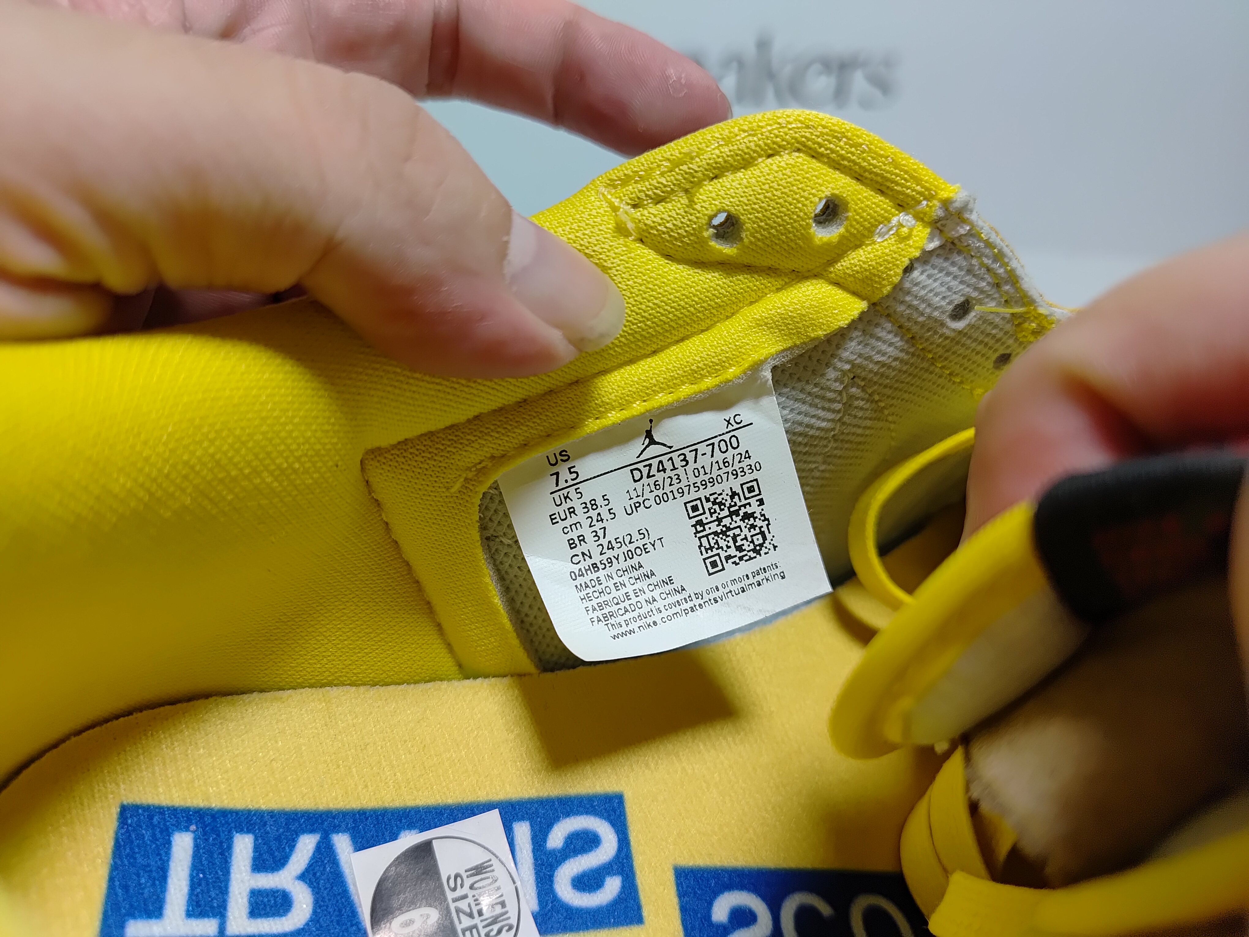 Travis Scott x Air Jordan 1 Low OG 'Canary' DZ4137-700