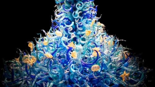 The Complete Guide to Chihuly Chandeliers: History, Artistry, and Collecting