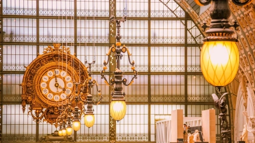 The Rising Trend of Chihuly Style Chandeliers in Home Decor