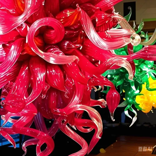 Red Murano Glass Chandeliers: Bold Statement Pieces for Dramatic Interior Design