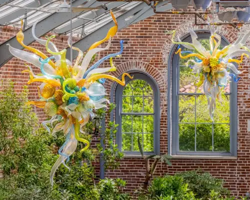 The Botanical Beauty of Murano Glass Flower Chandeliers: Styles, Colors, and Placement