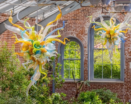 The Botanical Beauty of Murano Glass Flower Chandeliers: Styles, Colors, and Placement