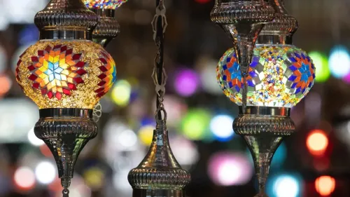 The Complete Guide to Blown Glass Lighting: Artistry, Techniques, and Design Applications