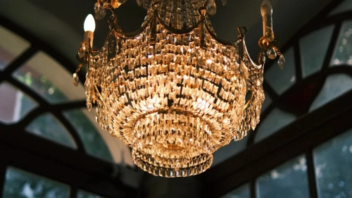 Traditional vs. Contemporary Glass Chandelier Designs: Finding Your Perfect Style