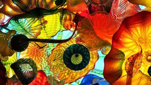 10 Breathtaking Artistic Glass Chandeliers That Transform Interior Spaces