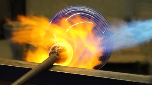 How are Chihuly chandeliers made?