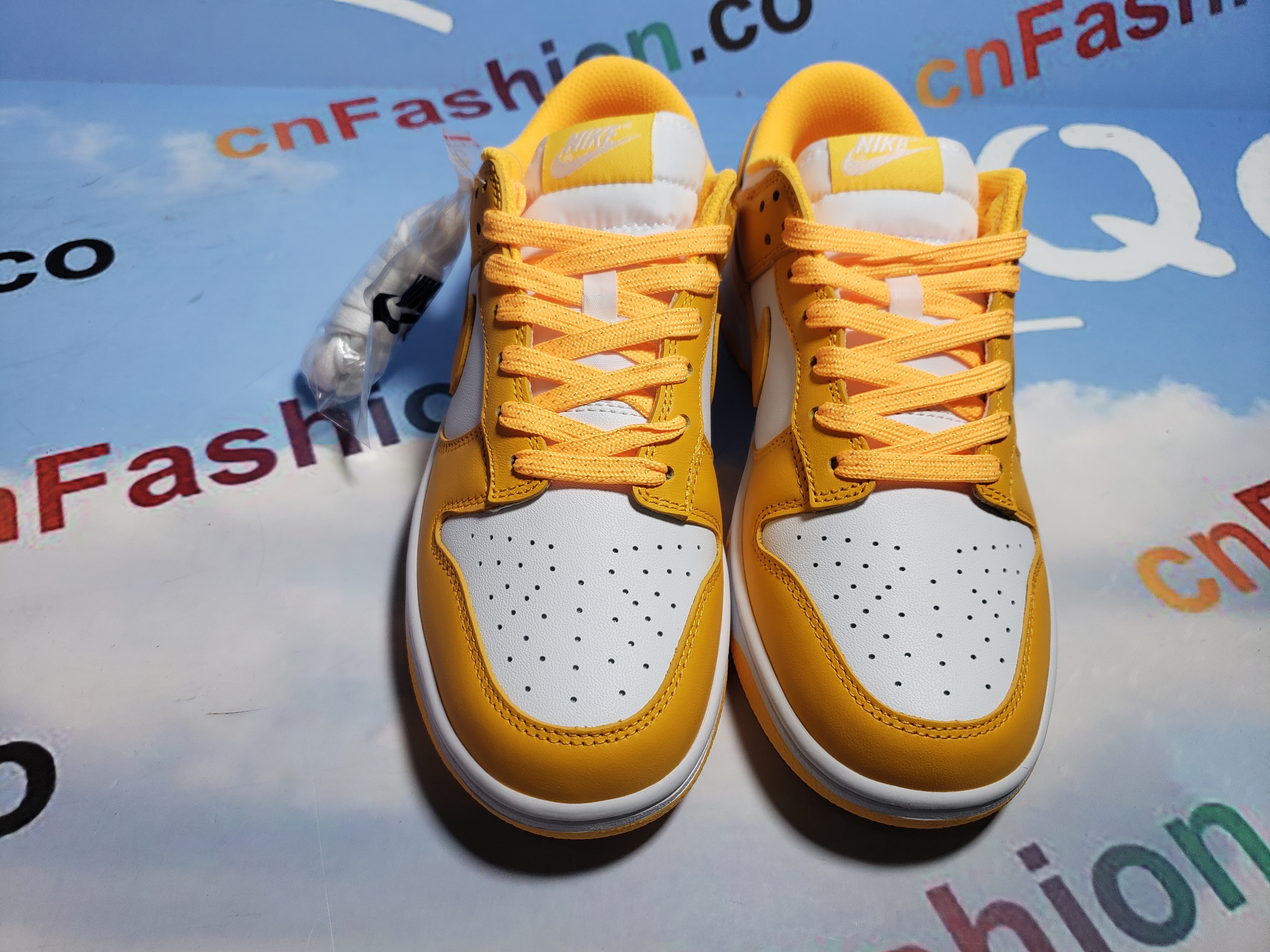 OG Dunk Low Laser Orange (W)