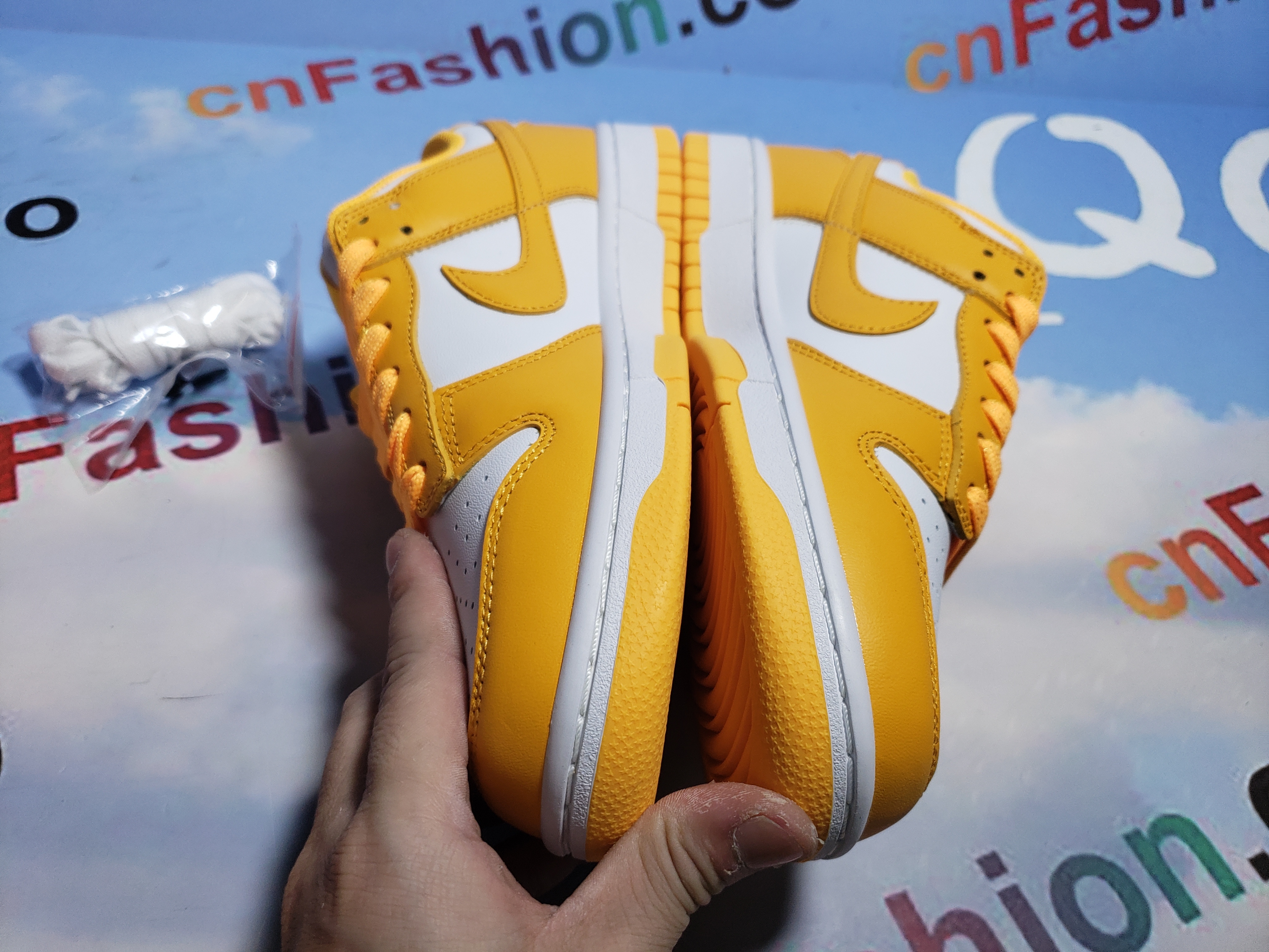 OG Dunk Low Laser Orange (W)