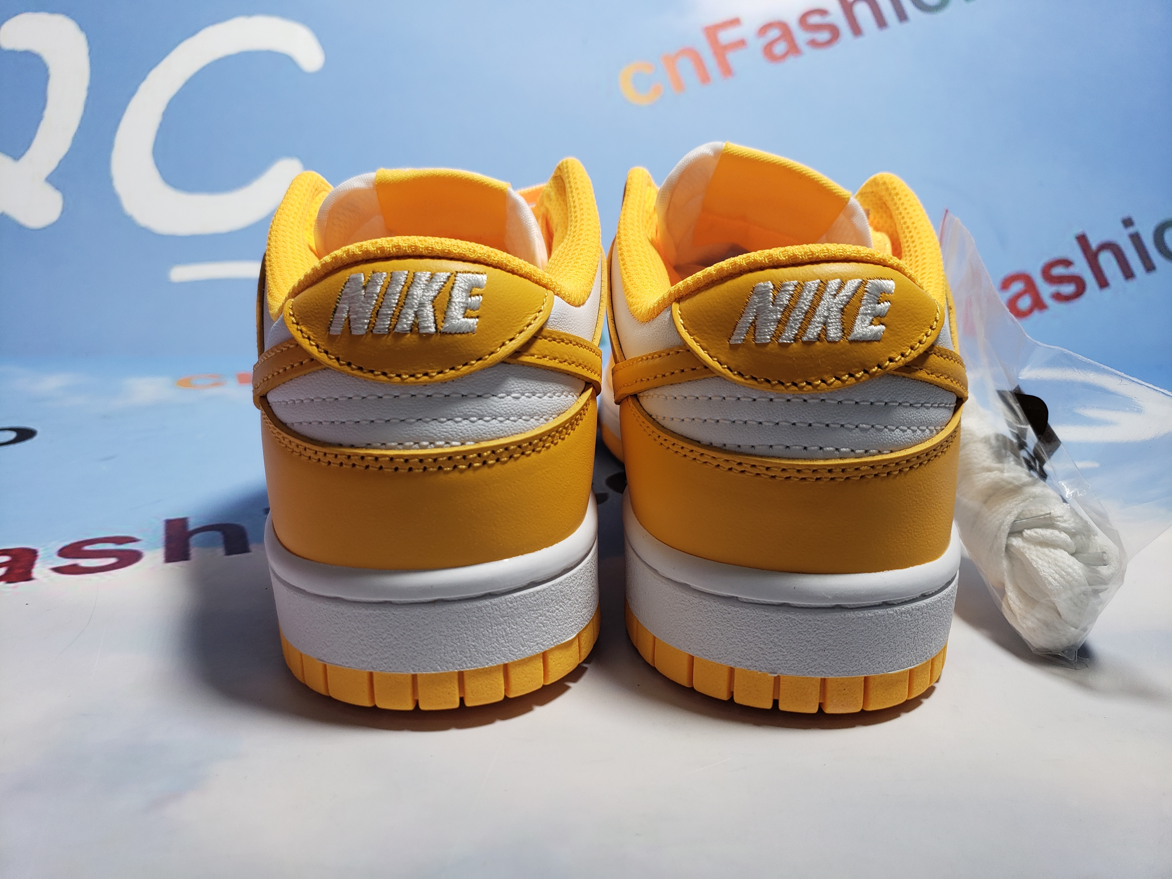 OG Dunk Low Laser Orange (W)