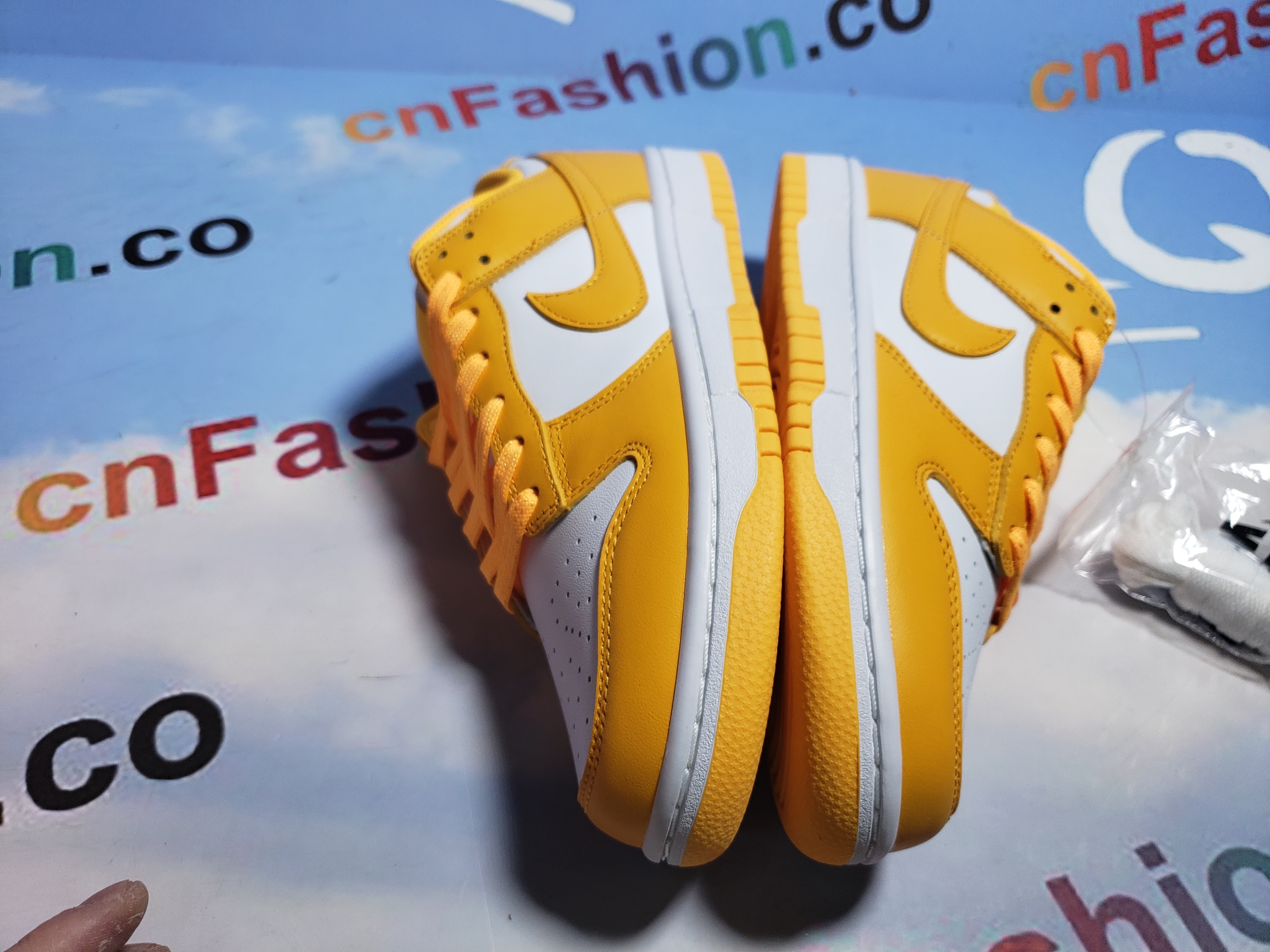 OG Dunk Low Laser Orange (W)