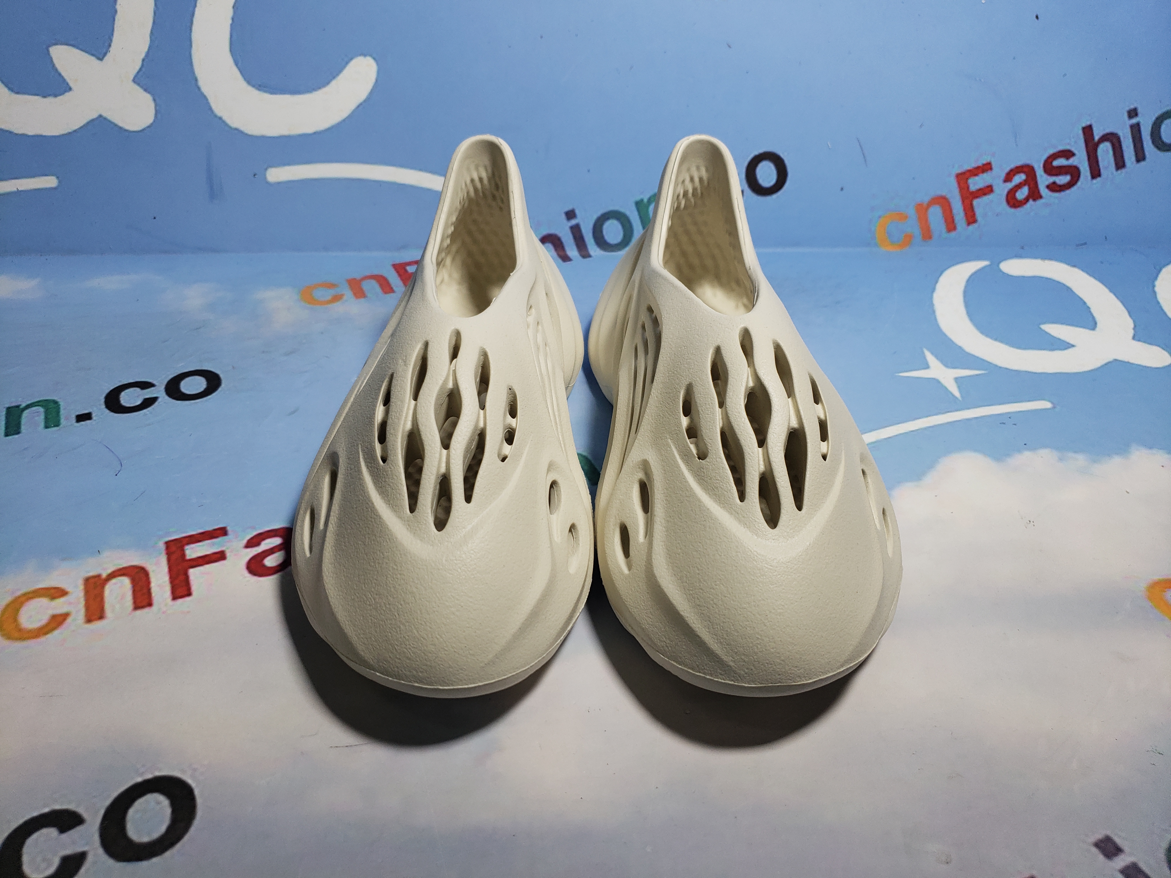 OG Yeezy Foam RNNR Ararat