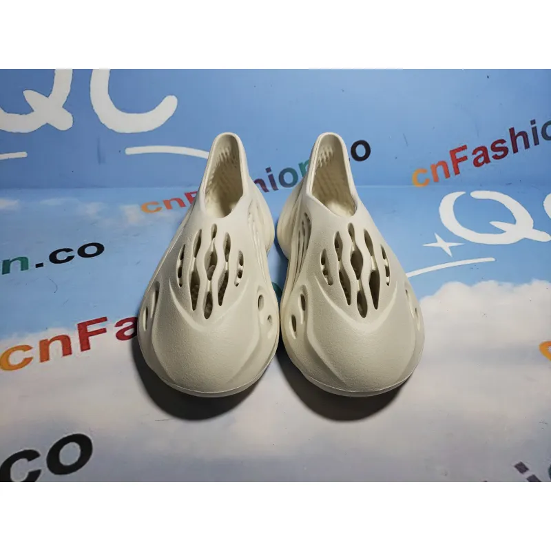 OG Yeezy Foam RNNR Ararat