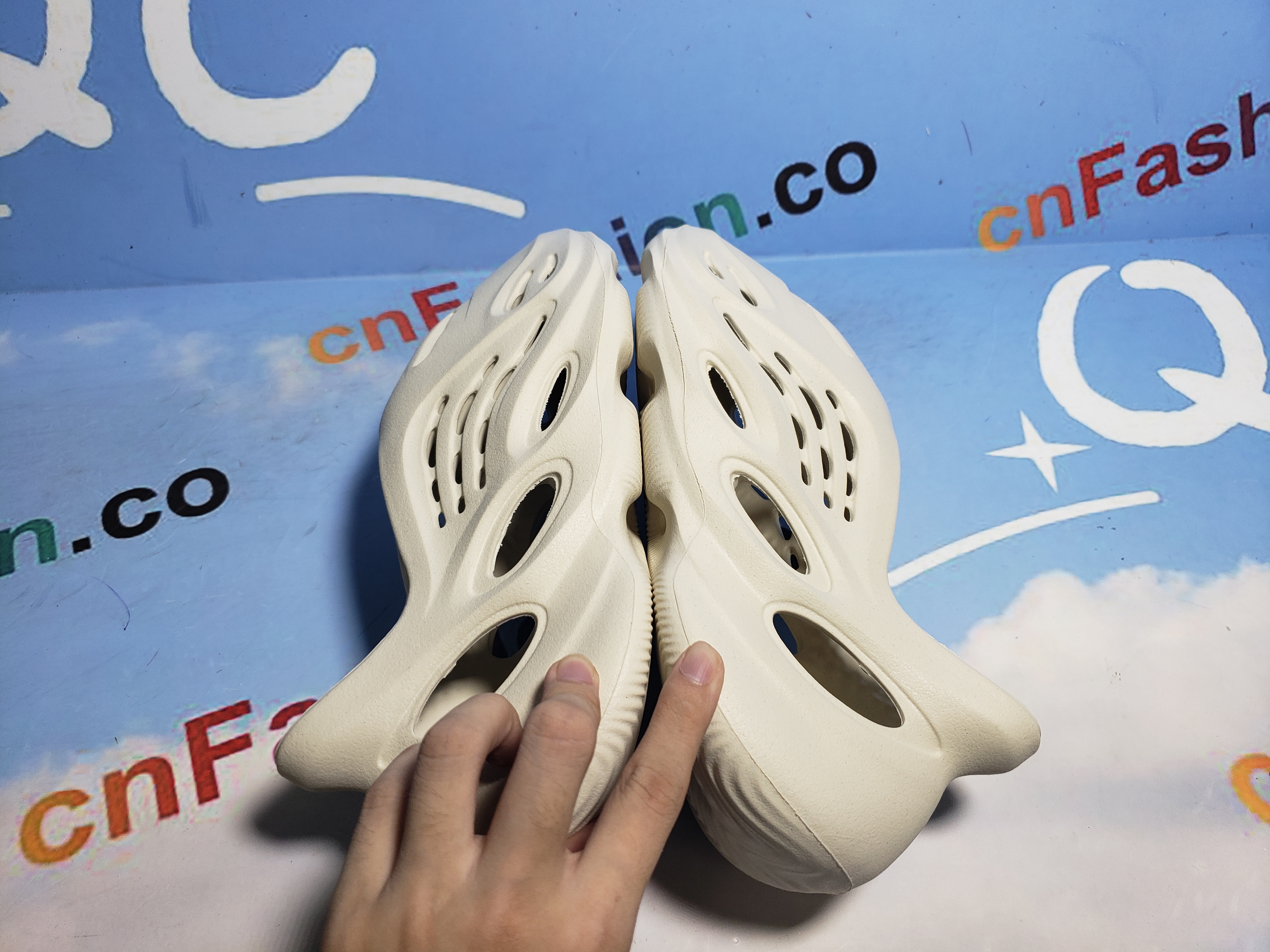 OG Yeezy Foam RNNR Ararat