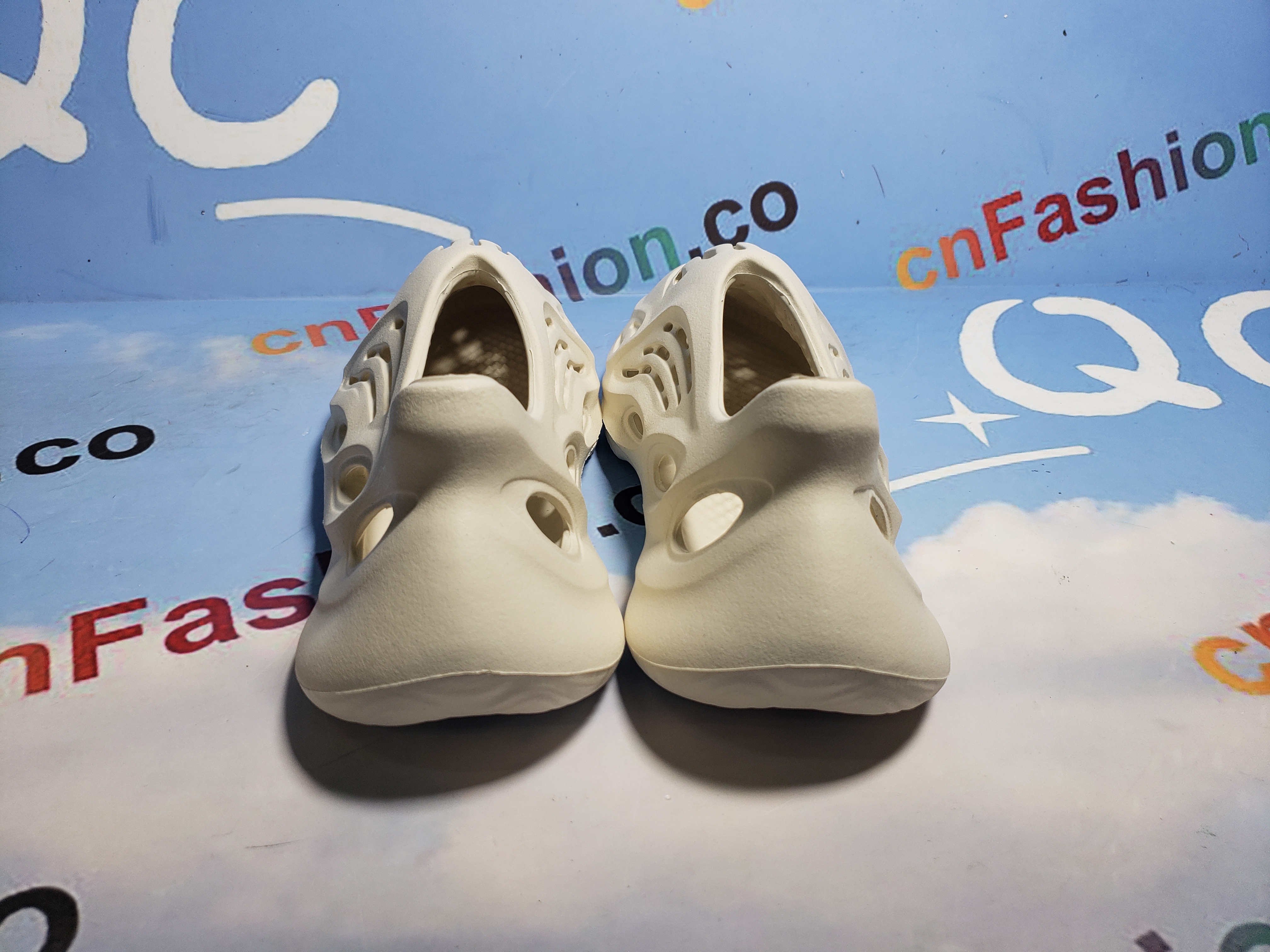 OG Yeezy Foam RNNR Ararat