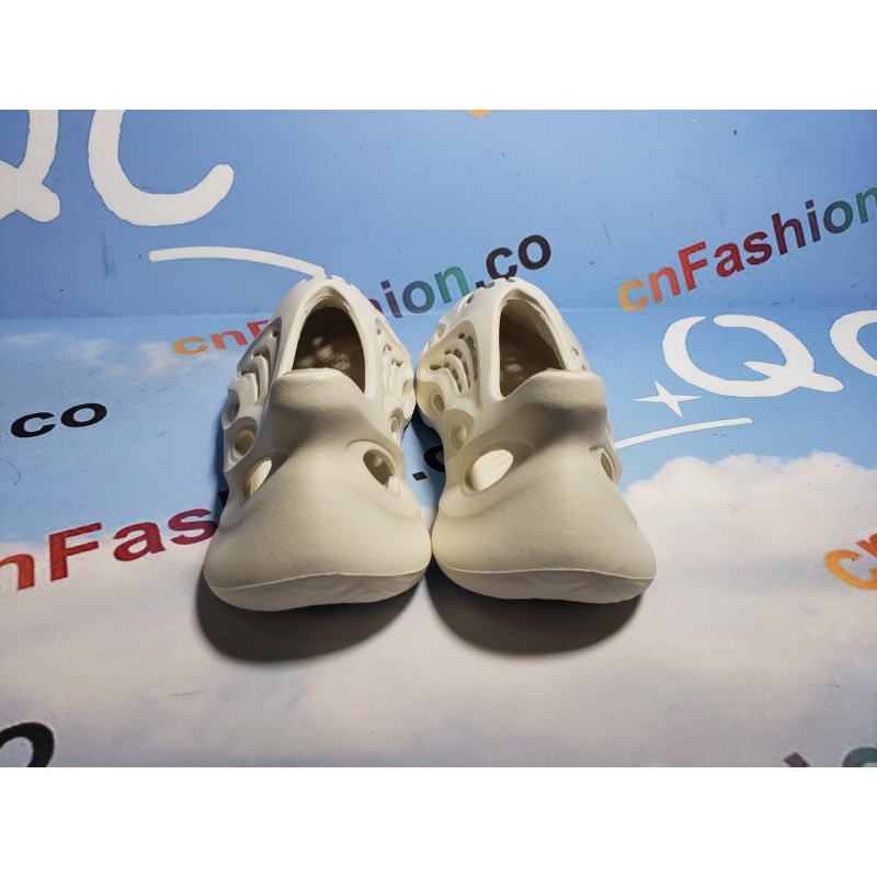 OG Yeezy Foam RNNR Ararat