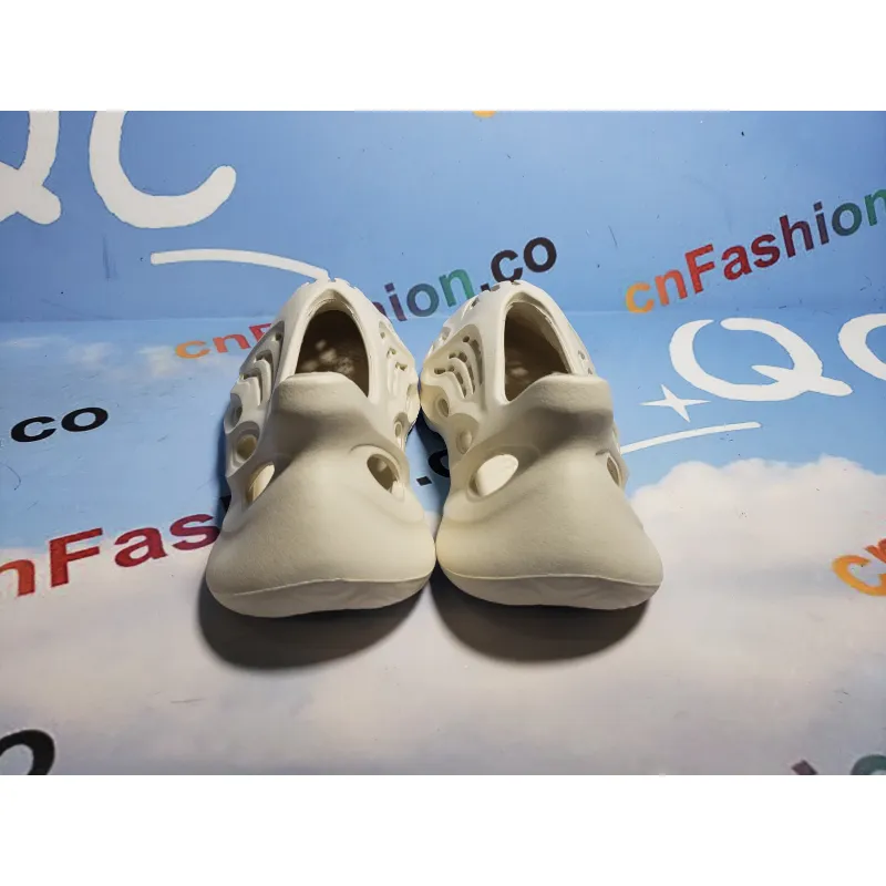 OG Yeezy Foam RNNR Ararat