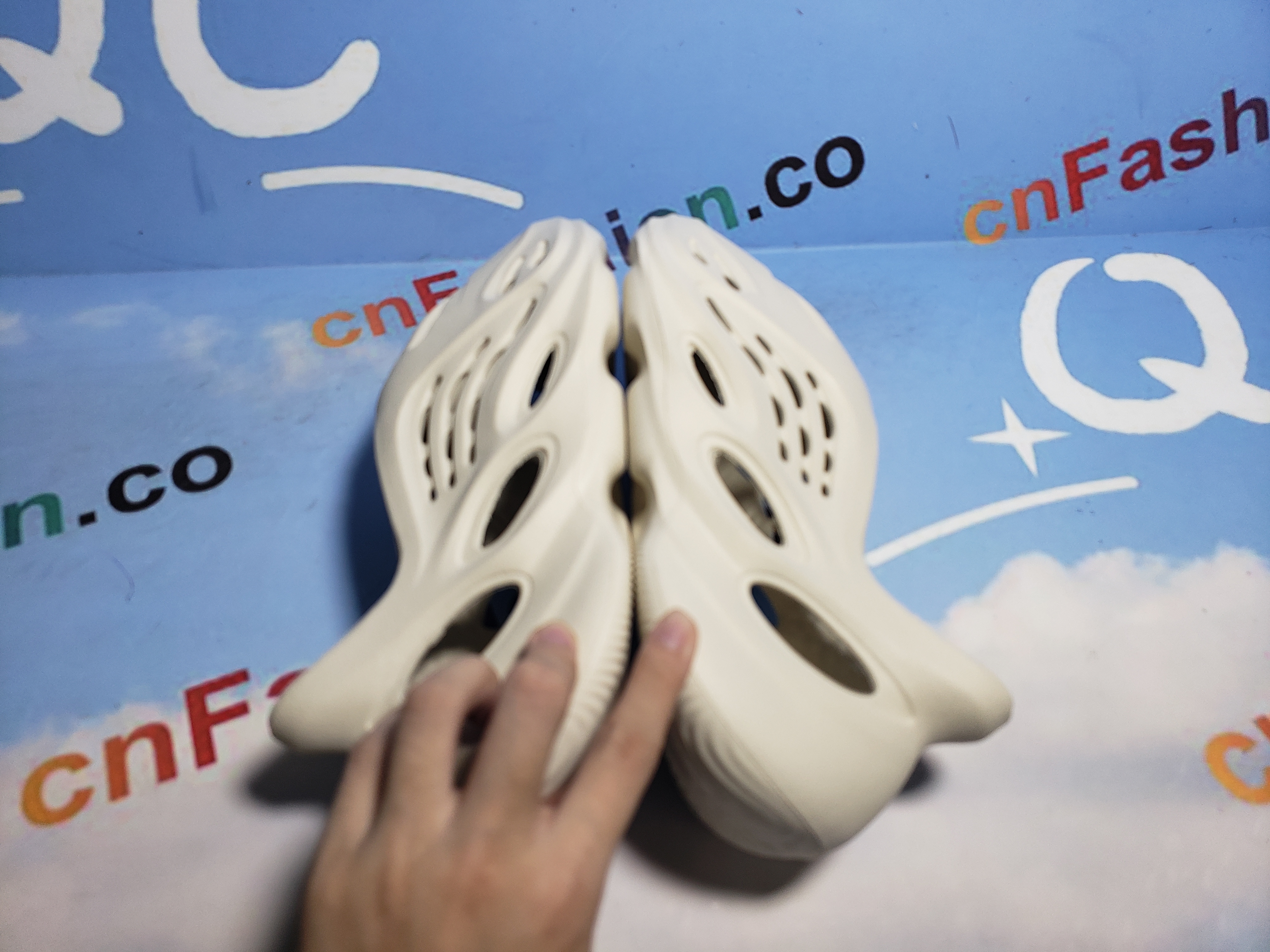 OG Yeezy Foam RNNR Ararat