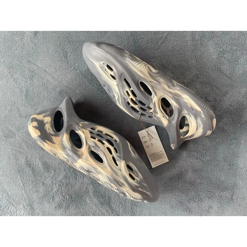 OG Yeezy Foam RNNR MXT Moon Gray