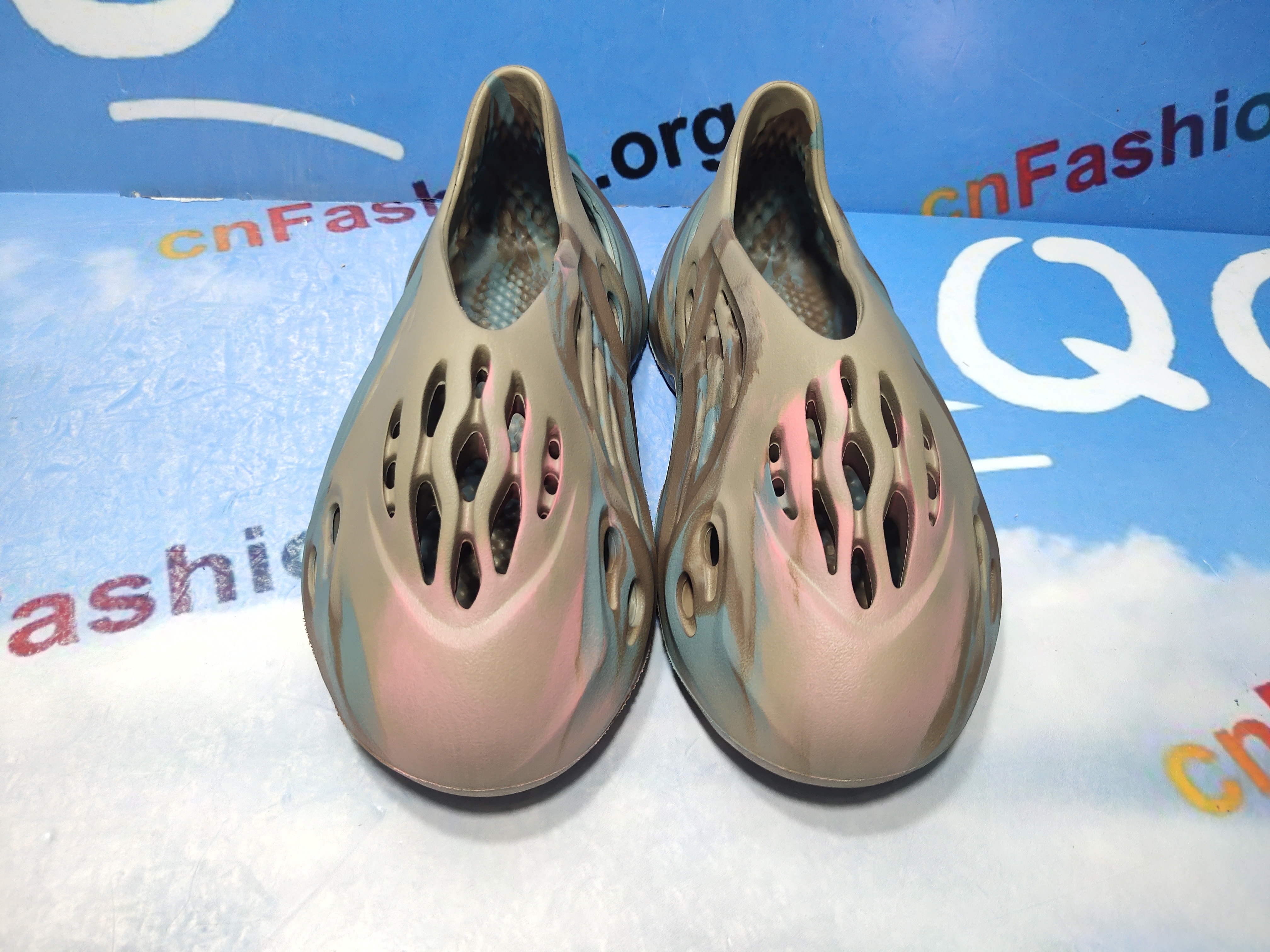 OG Yeezy Foam RNNR MX Sand Grey,GY3969