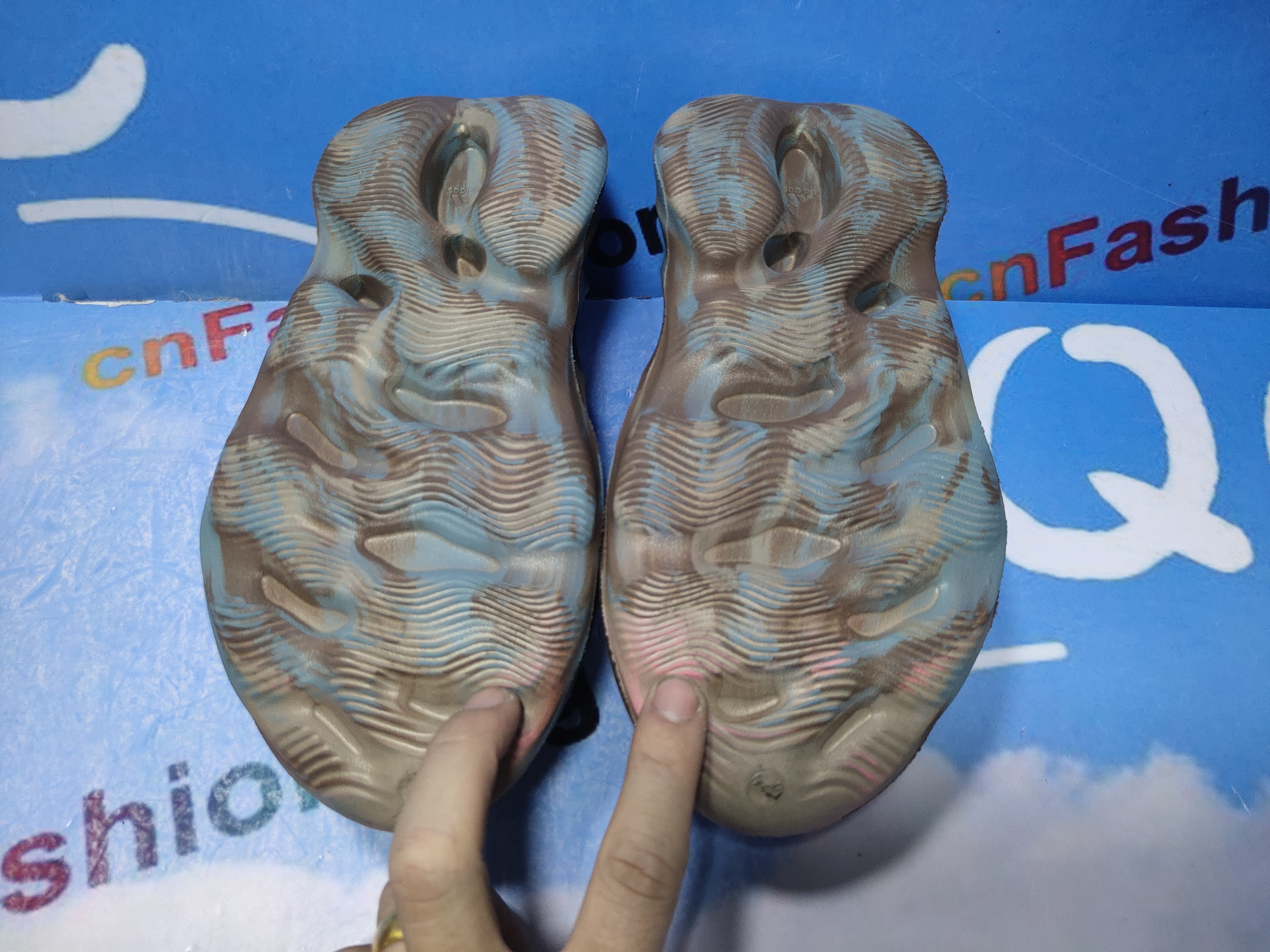 OG Yeezy Foam RNNR MX Sand Grey,GY3969