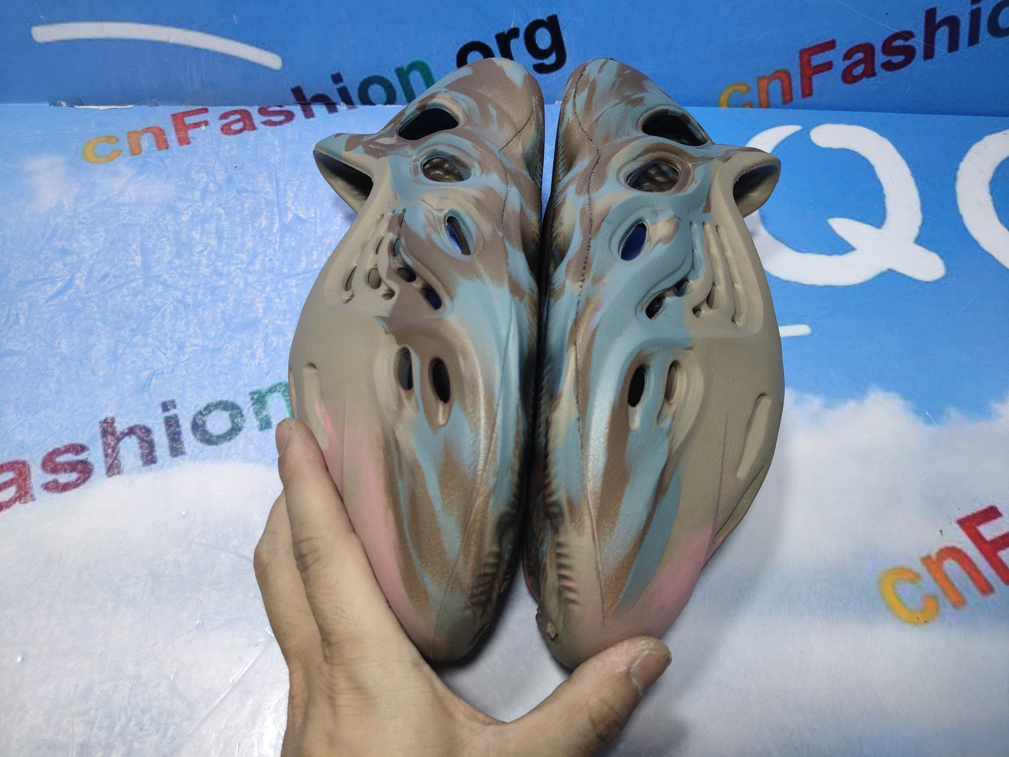 OG Yeezy Foam RNNR MX Sand Grey,GY3969