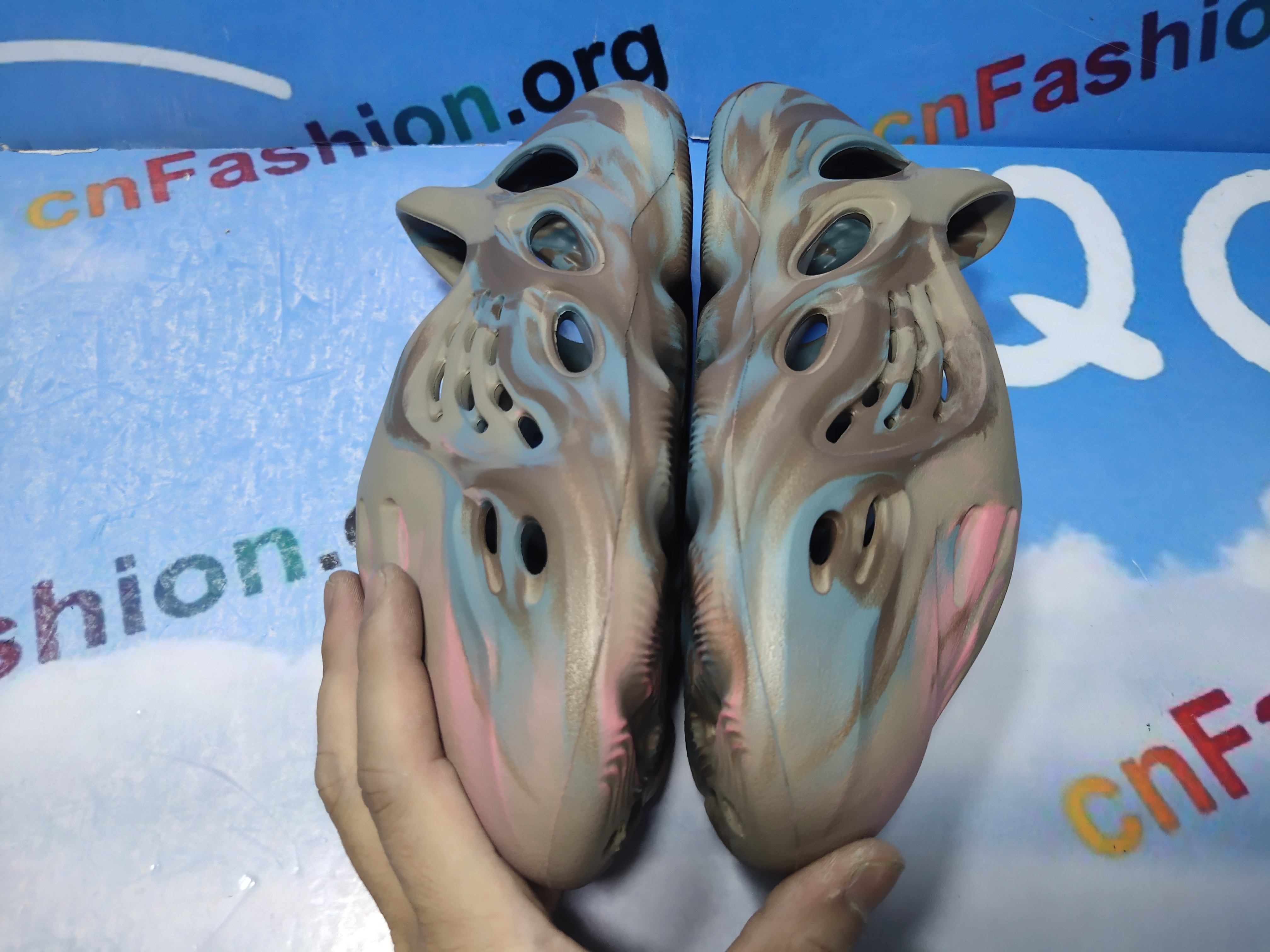 OG Yeezy Foam RNNR MX Sand Grey,GY3969