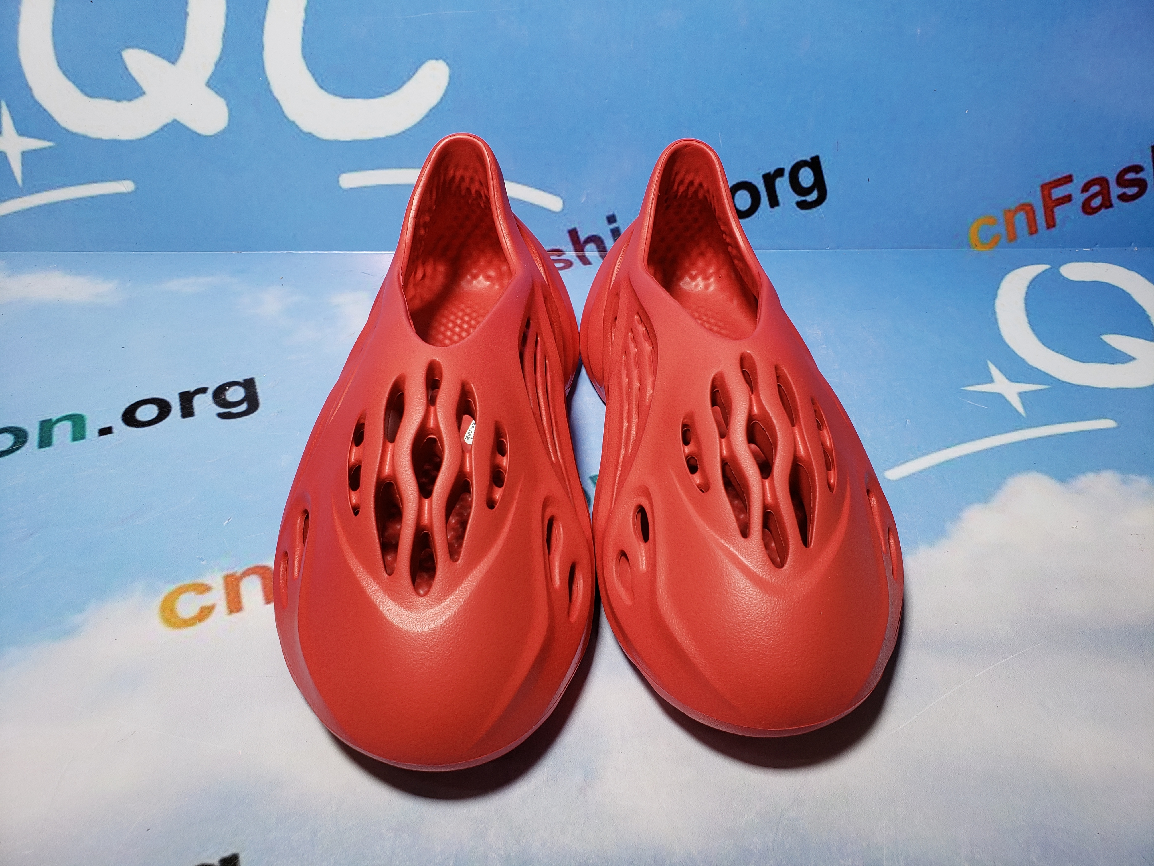 OG Yeezy Foam RNNR Vermillion,GW3355 