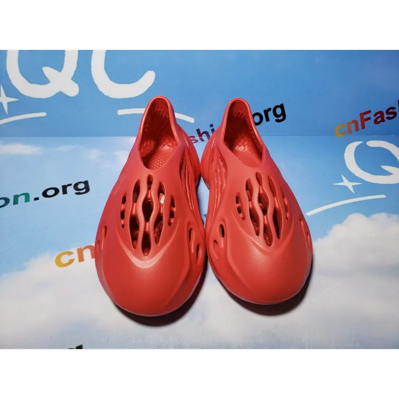 OG Yeezy Foam RNNR Vermillion,GW3355 