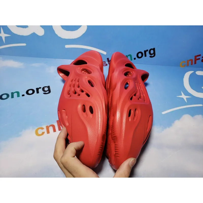 OG Yeezy Foam RNNR Vermillion,GW3355 