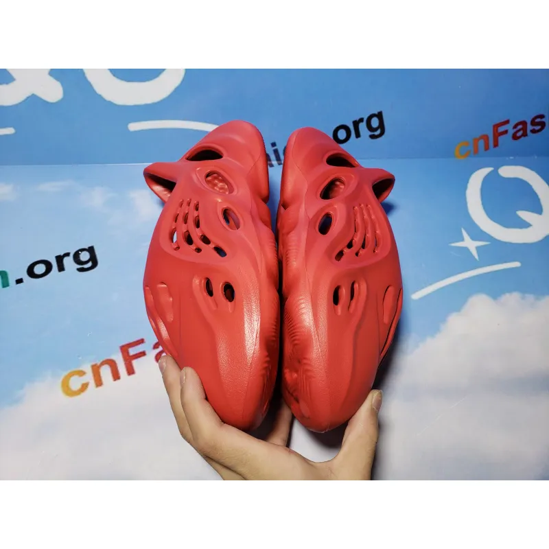 OG Yeezy Foam RNNR Vermillion,GW3355 