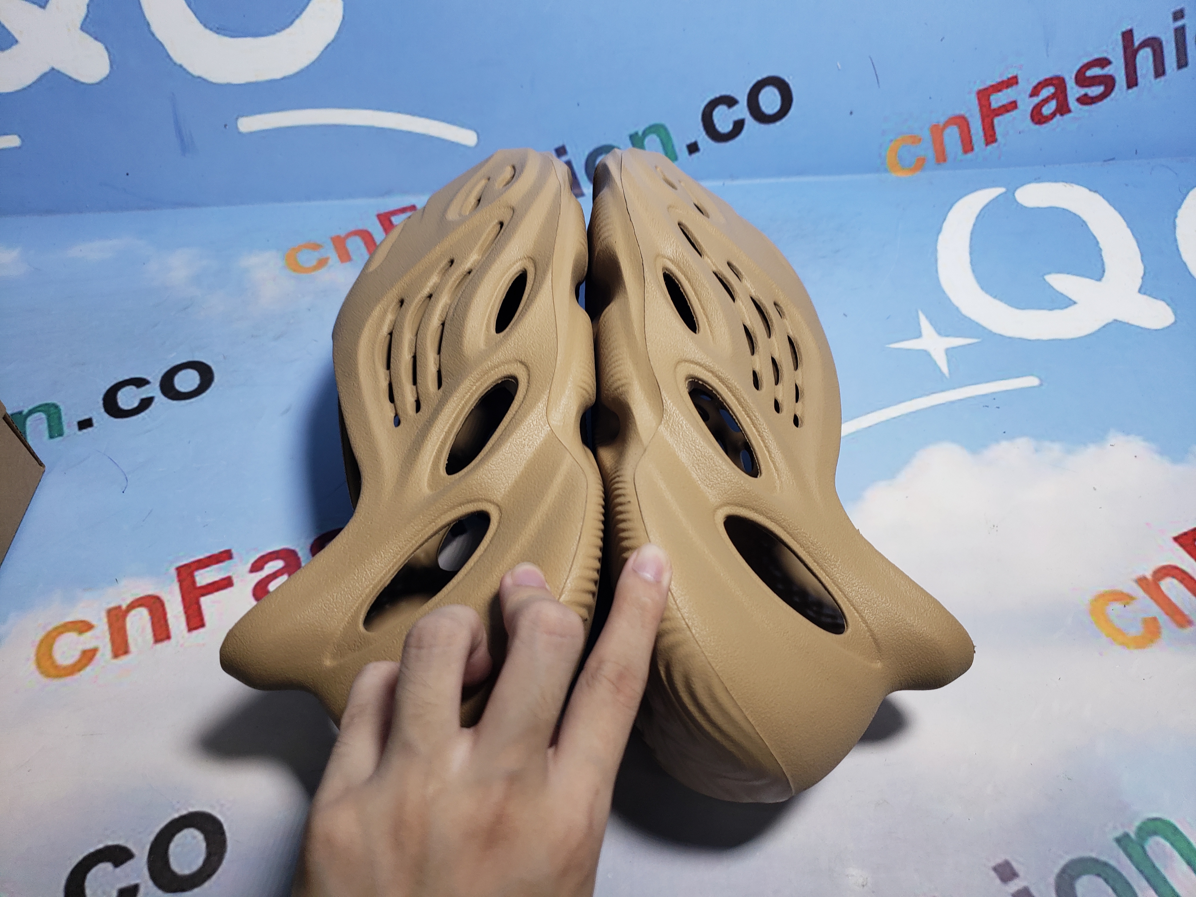 OG Yeezy Foam RNNR Ochre, GW3354