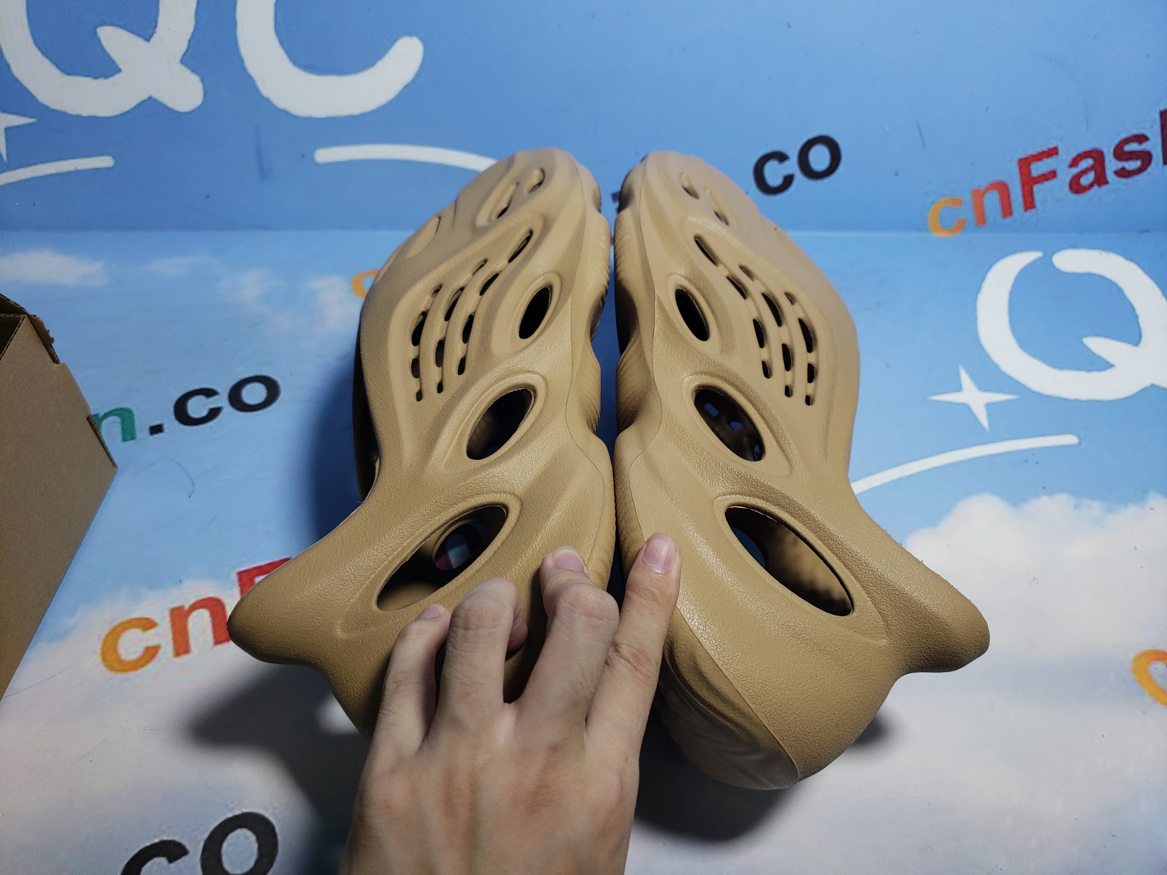 OG Yeezy Foam RNNR Ochre, GW3354