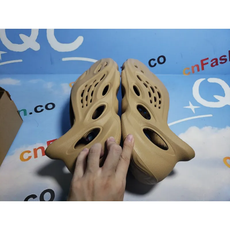 OG Yeezy Foam RNNR Ochre, GW3354