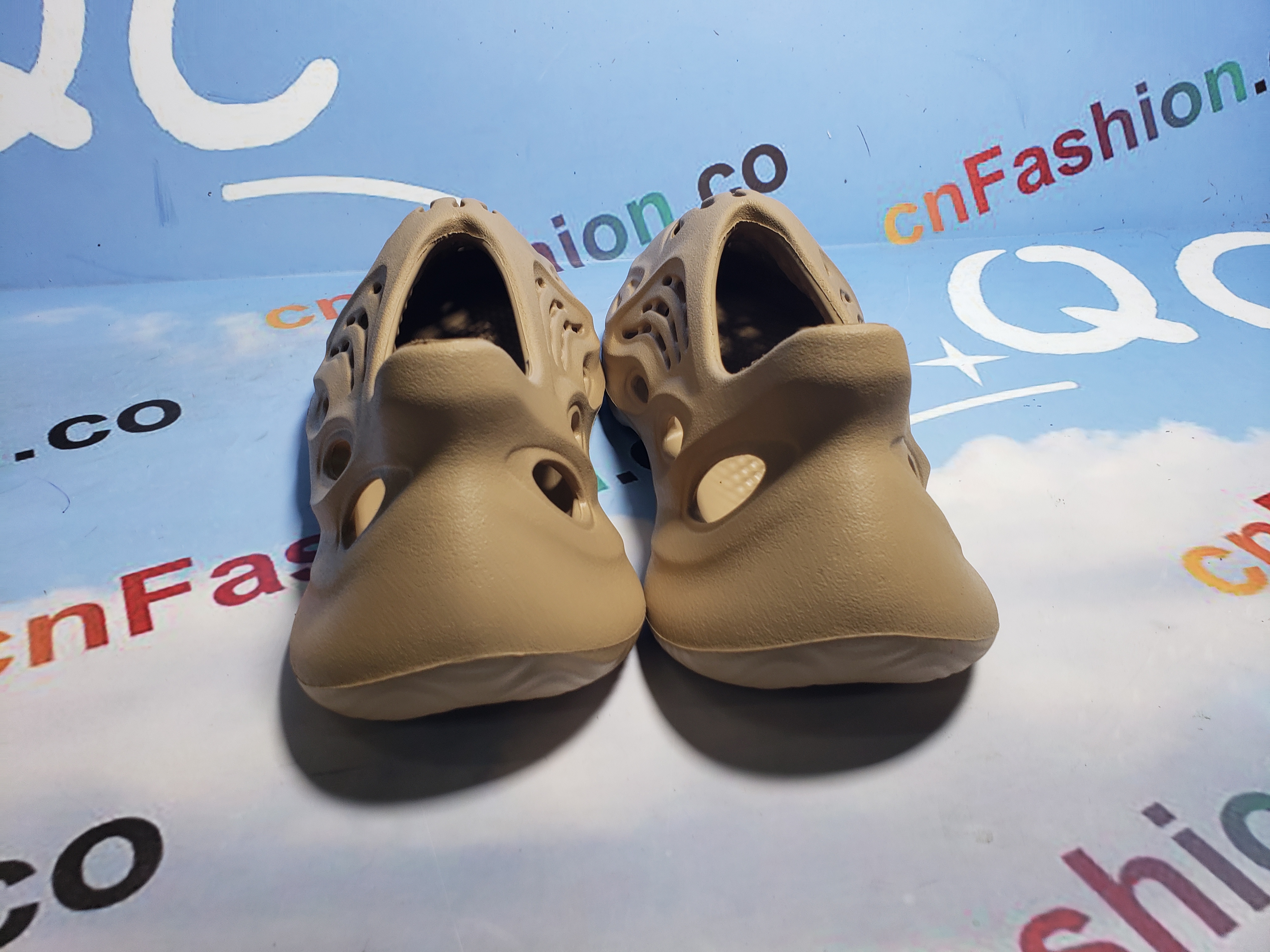 OG Yeezy Foam RNNR Ochre, GW3354