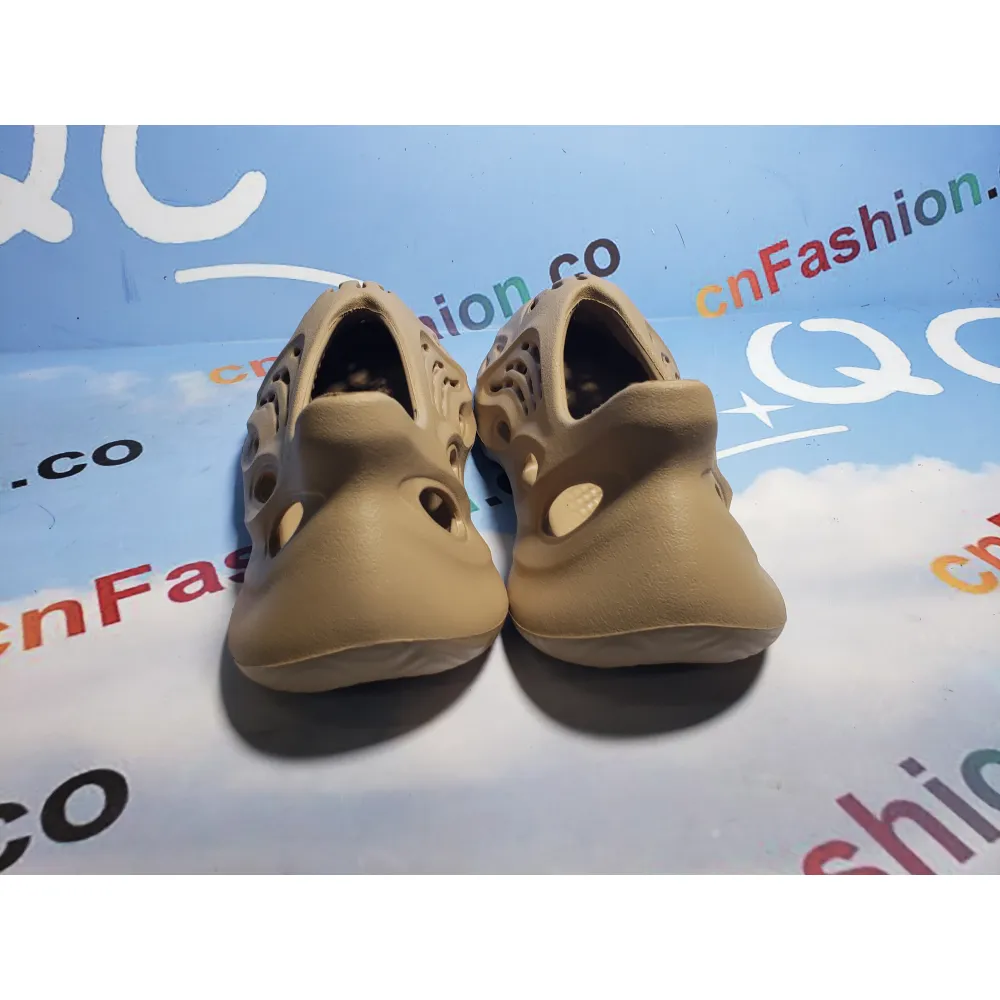 OG Yeezy Foam RNNR Ochre, GW3354