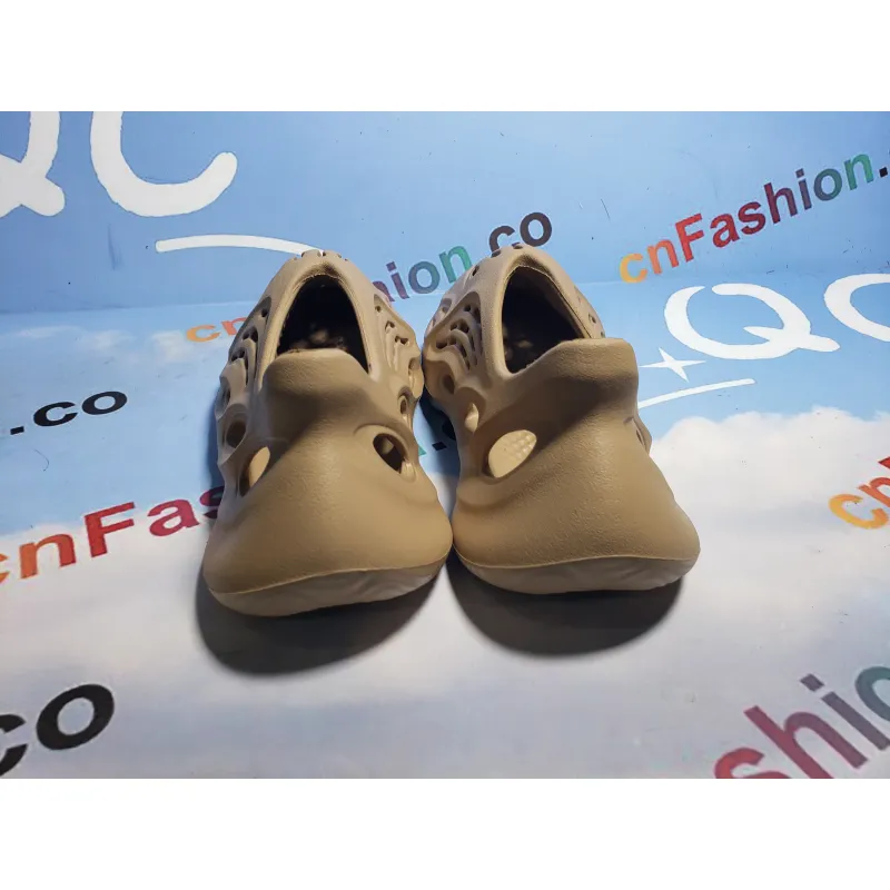 OG Yeezy Foam RNNR Ochre, GW3354
