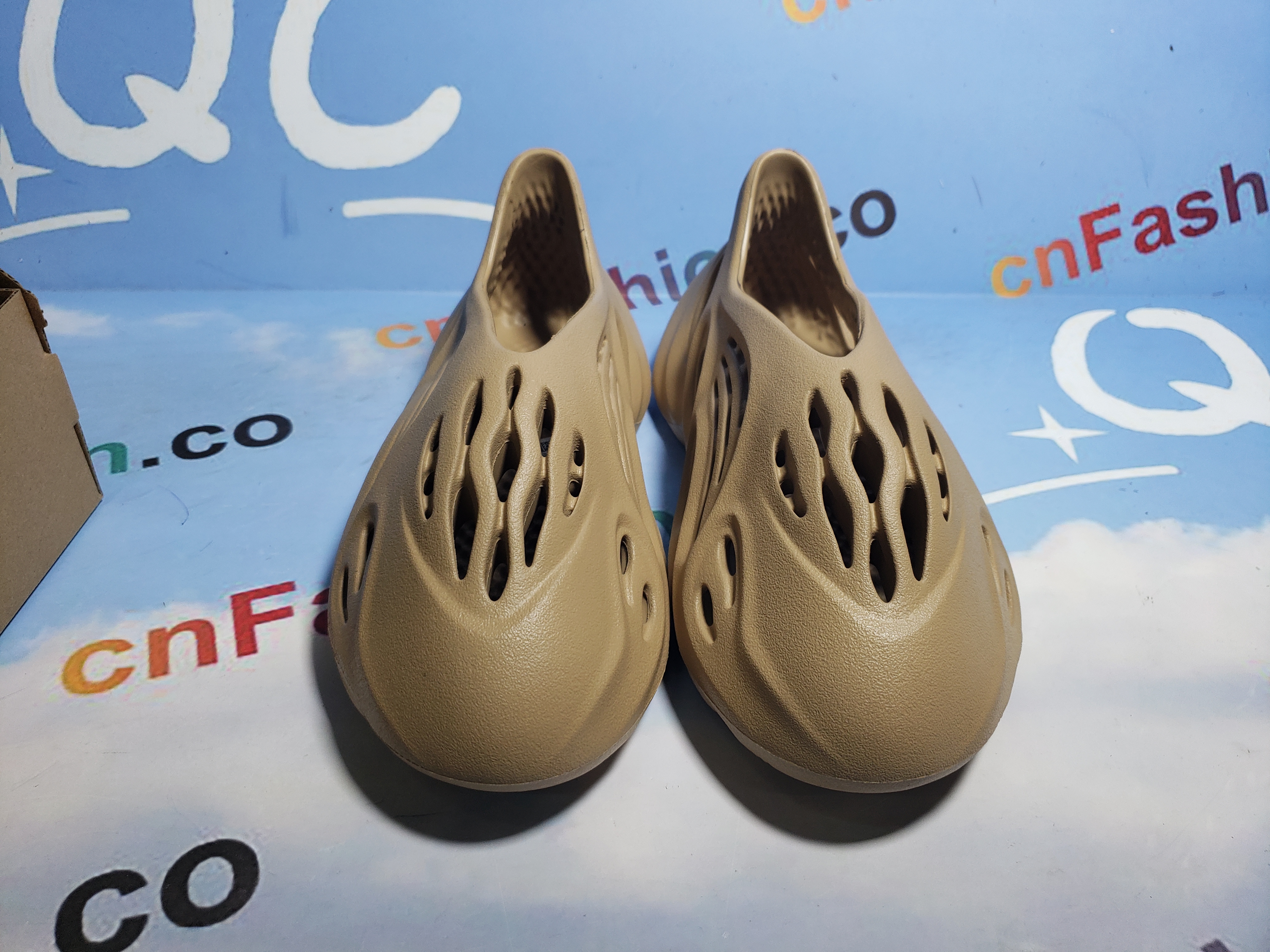 OG Yeezy Foam RNNR Ochre, GW3354