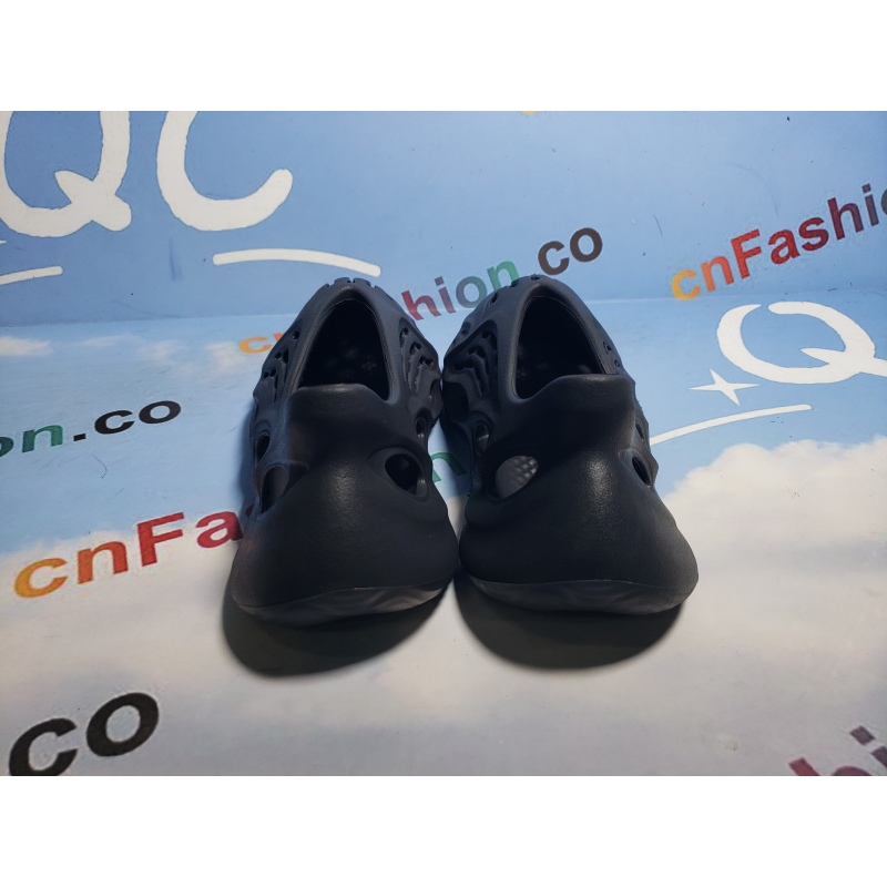 OG Yeezy Foam RNNR Onyx,HP8739