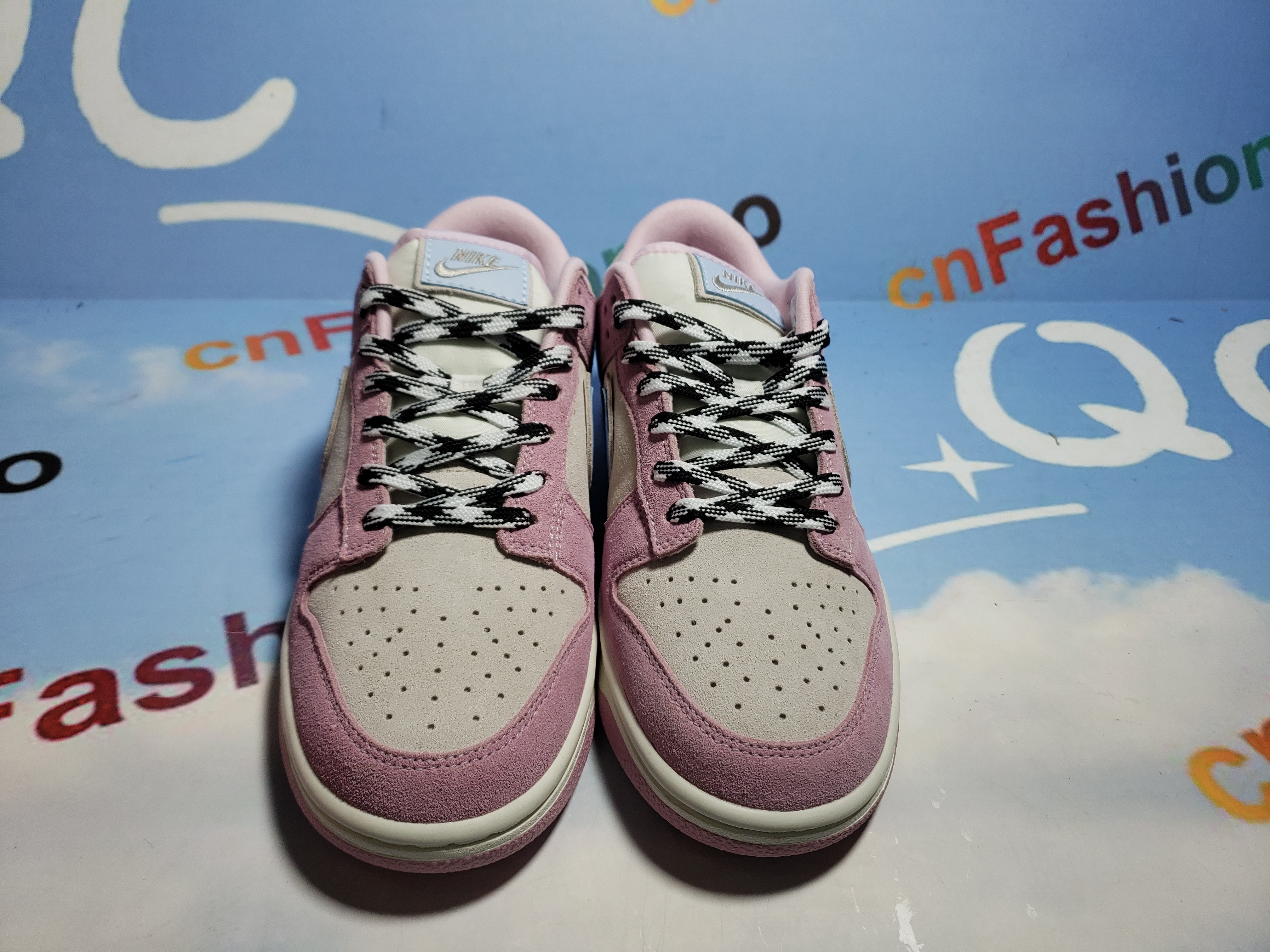 OG Dunk Low Pink Suede,D07412-901