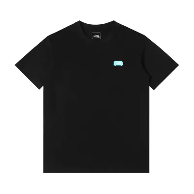 clothes - THE NORTH FACE SS23 Kurzarm-T-Shirt mit Rundhalsausschnitt und grafischem Aufdruck der Discovery-Serie auf der Rückseite des Autobusses 01