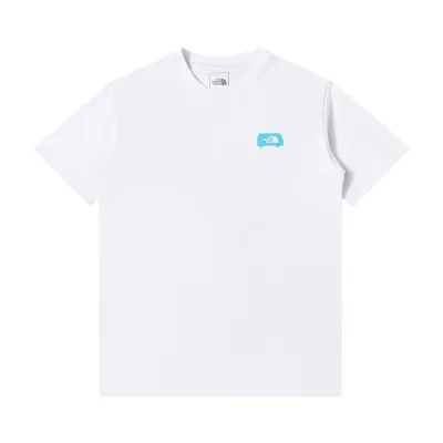 clothes - THE NORTH FACE SS23 Kurzarm-T-Shirt mit Rundhalsausschnitt und grafischem Aufdruck der Discovery-Serie auf der Rückseite des Autobusses 02