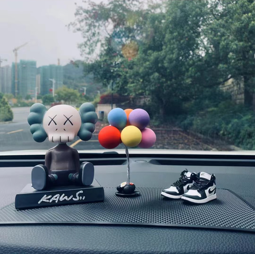 Car Ornament KAWS Cowes AJ Personality Vehicle Interior Decoration Supplies （Free Shipping）