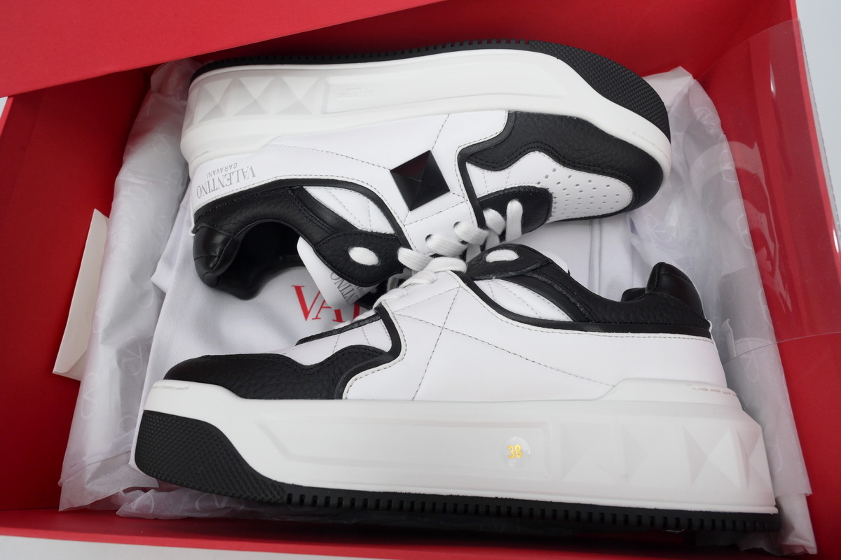 Valentino One Stud XLWhite Black